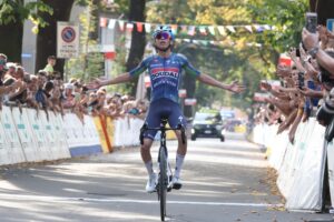 Ciclismo, Lombardia Under 23: il brasiliano Bravo trionfa a Oggiono