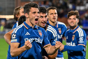 Como, Douvikas rinnova fino al 2031: l’annuncio del club