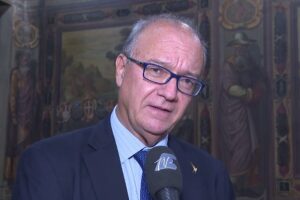 Valditara contro il Comune in difesa della primaria Corridoni: “Prioritario ascoltare le esigenze di genitori e bambini”